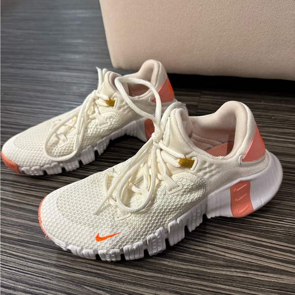 Nike Metcons - Picture 3 of 4